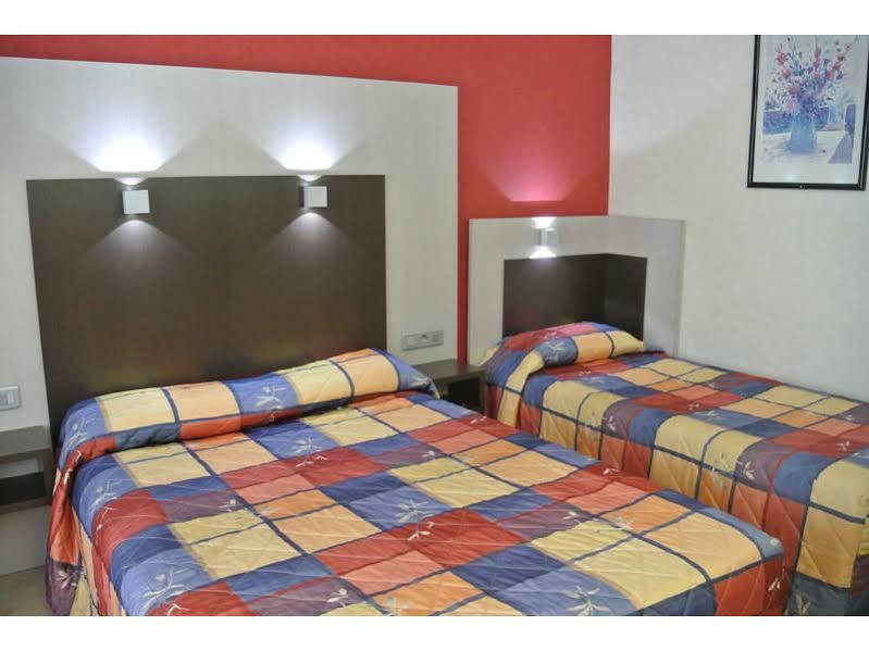 Hotel Le Val Moret Magnant Extérieur photo