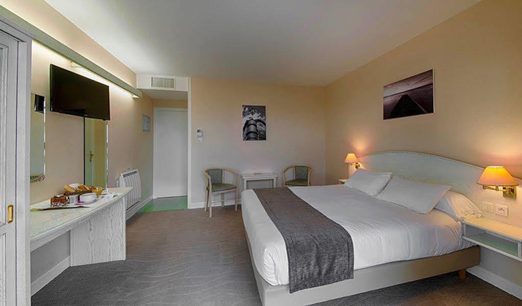 Hotel Le Val Moret Magnant Extérieur photo