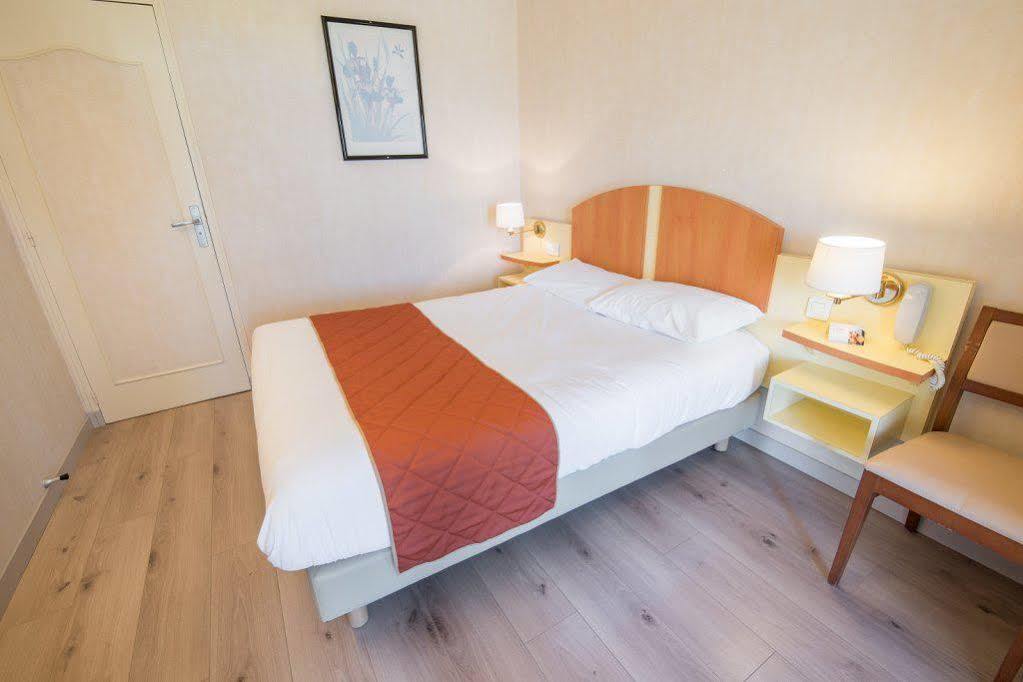 Hotel Le Val Moret Magnant Extérieur photo