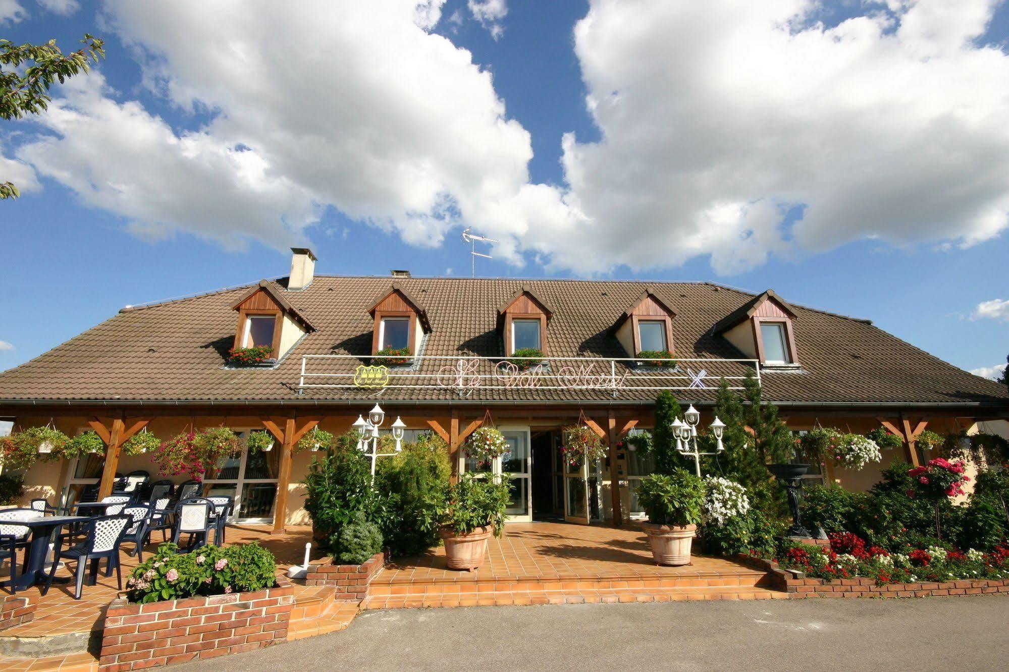 Hotel Le Val Moret Magnant Extérieur photo