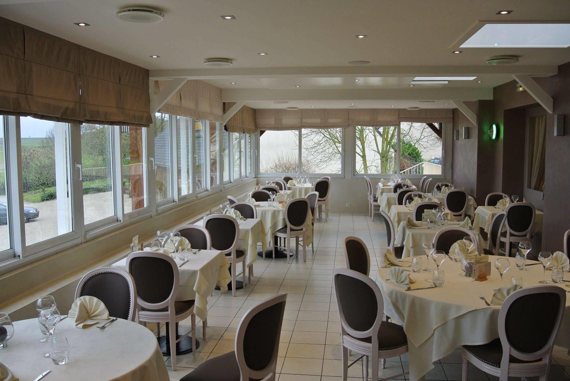 Hotel Le Val Moret Magnant Extérieur photo