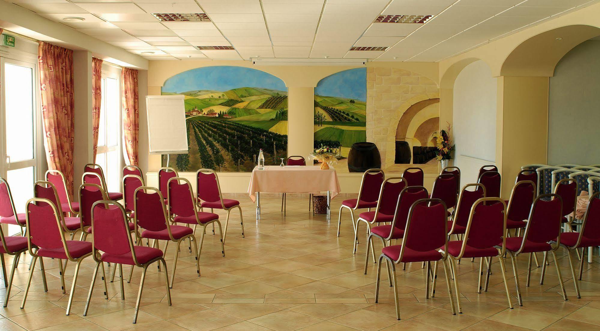 Hotel Le Val Moret Magnant Extérieur photo