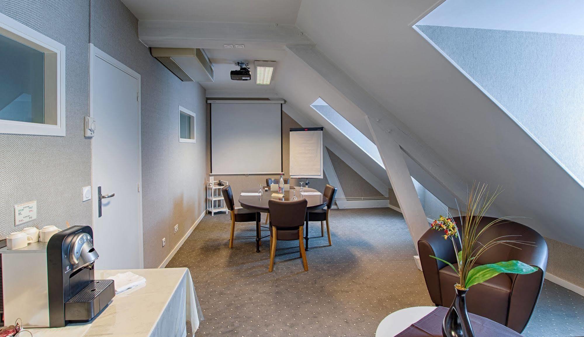 Hotel Le Val Moret Magnant Extérieur photo